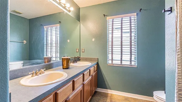 $610,000 | 2807 Windcrest Oaks Court, Valrico, FL 33594