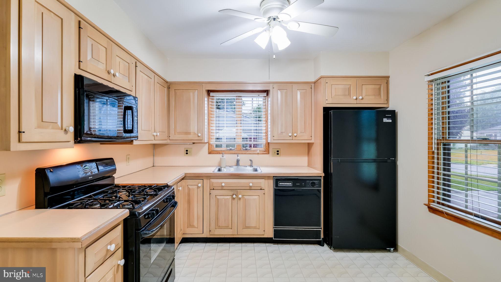 424 Mallard Road Hatboro, PA 19040 - Photo 13 of 34 Kitchen-Main Floor