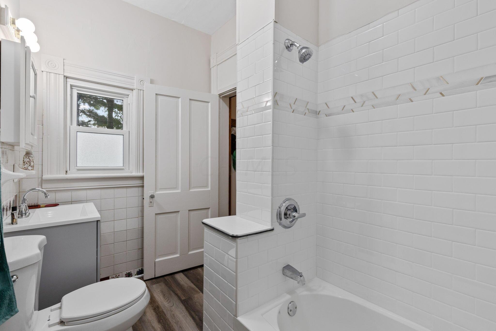 9501 Lancaster-Newark Road Northeast Baltimore, OH 43105 - Photo 20 of 46 Full Bath 1 - 9501 Lancaster-Newark Road, Baltimore, OH 43105