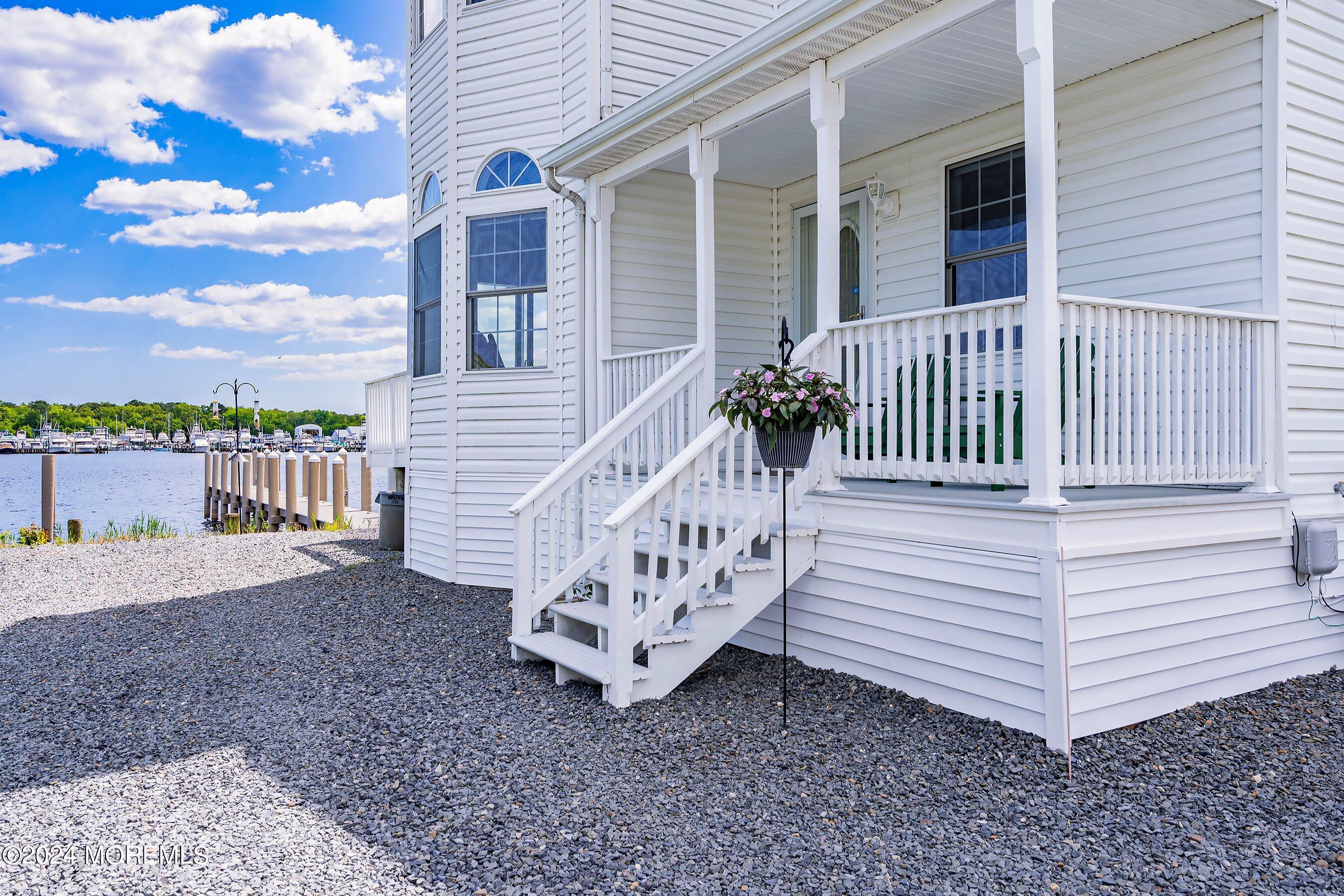 122 Harbor Inn Road Bayville, NJ 08721 - Photo 5 of 41 10-Front Porch 1