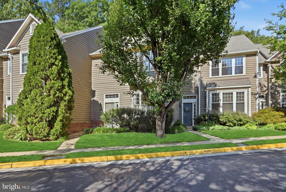 1213 Weatherstone Court Reston, VA 20194 - Photo 3 of 49 Gallery Image 3