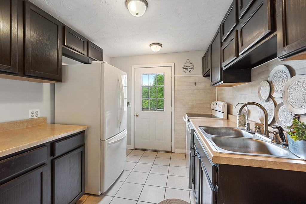 22 Watkins Road Gardner, MA 01440 - Photo 7 of 39 Gallery Image 7