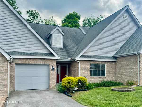 $299,900 | 3319 Laurel View Road, Knoxville, TN 37917