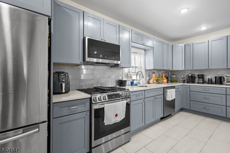 53 Park Street Ridgefield Park, NJ 07660 - Photo 4 of 21