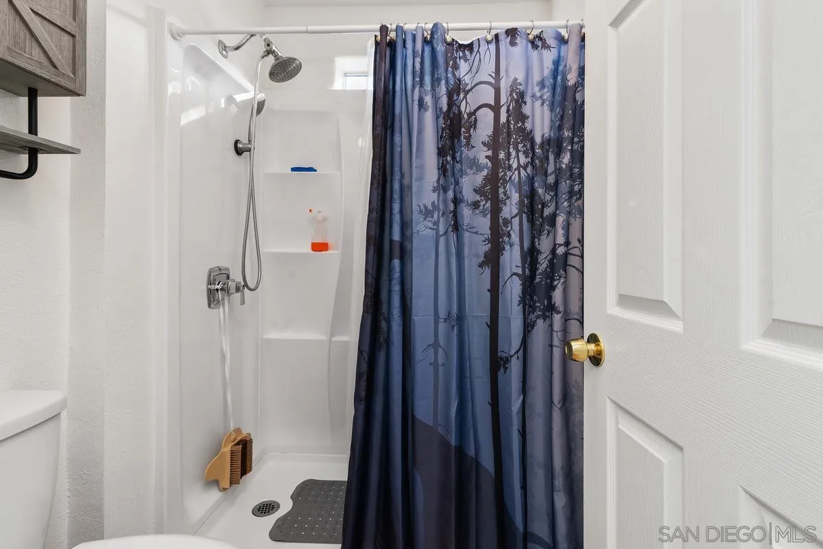 13975 Midland Road Poway, CA 92064 - Photo 20 of 33 a view of a bathroom