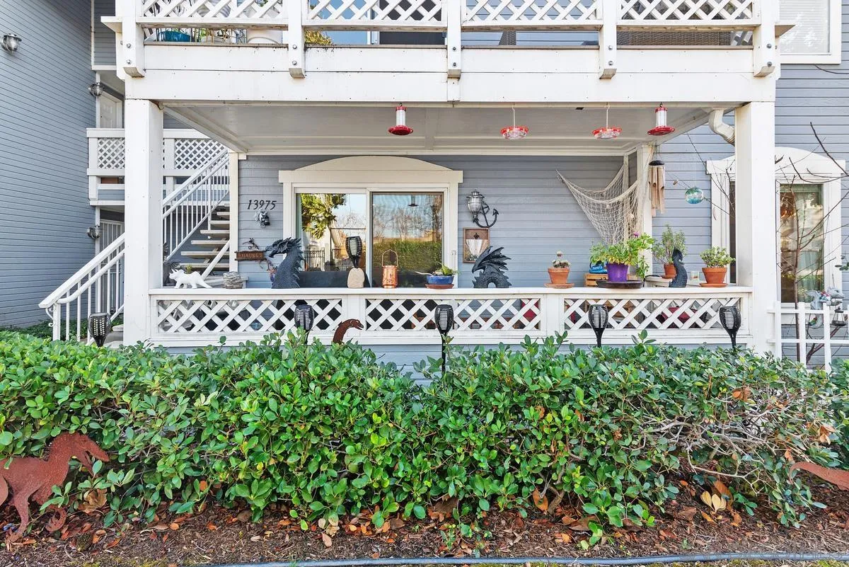 13975 Midland Road Poway, CA 92064 - Photo 3 of 33 a couple of flowers in front of building