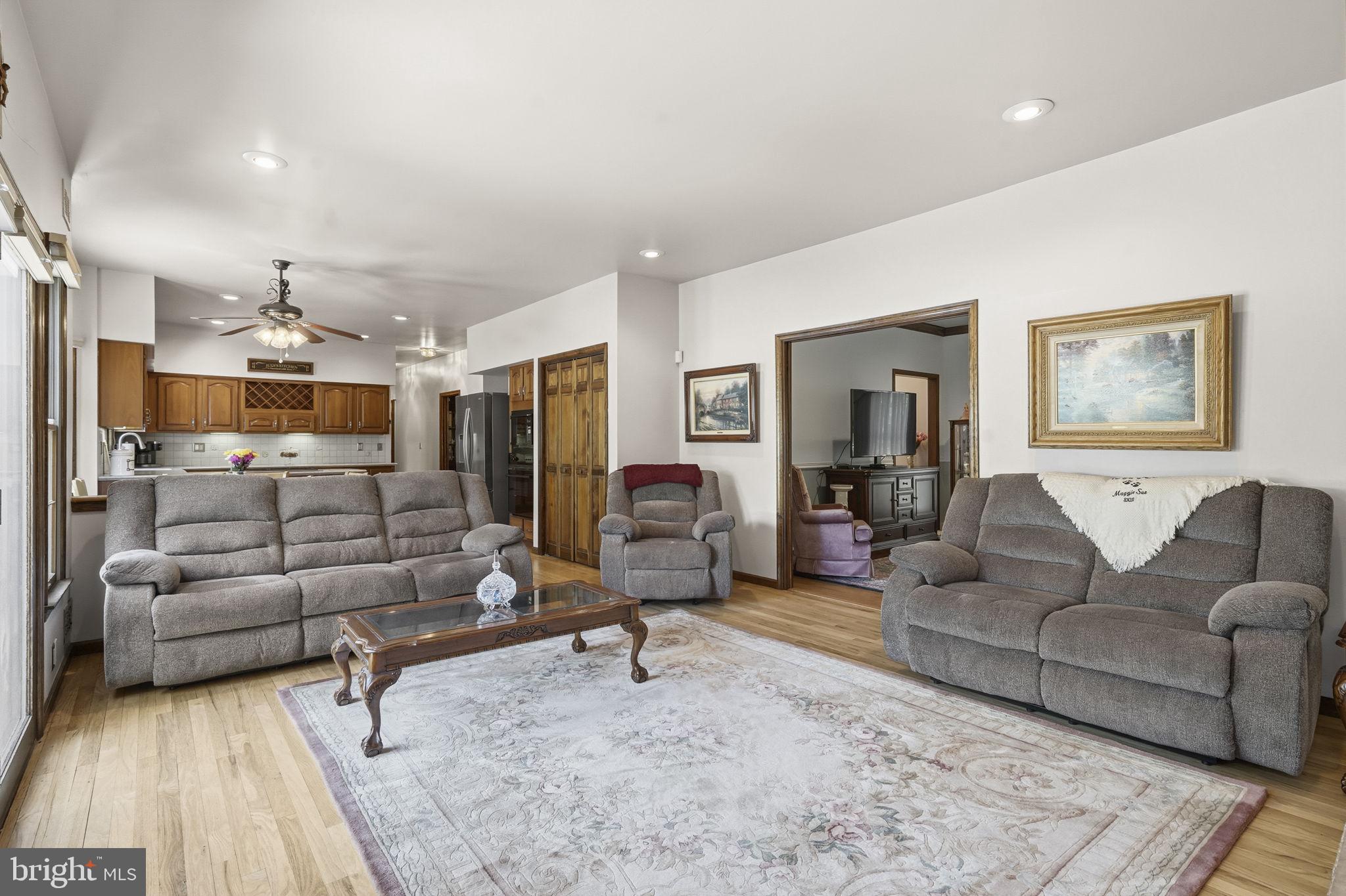 26 Ellisdale Road Allentown, NJ 08501 - Photo 7 of 45 Spacious living area with warm ambiance.