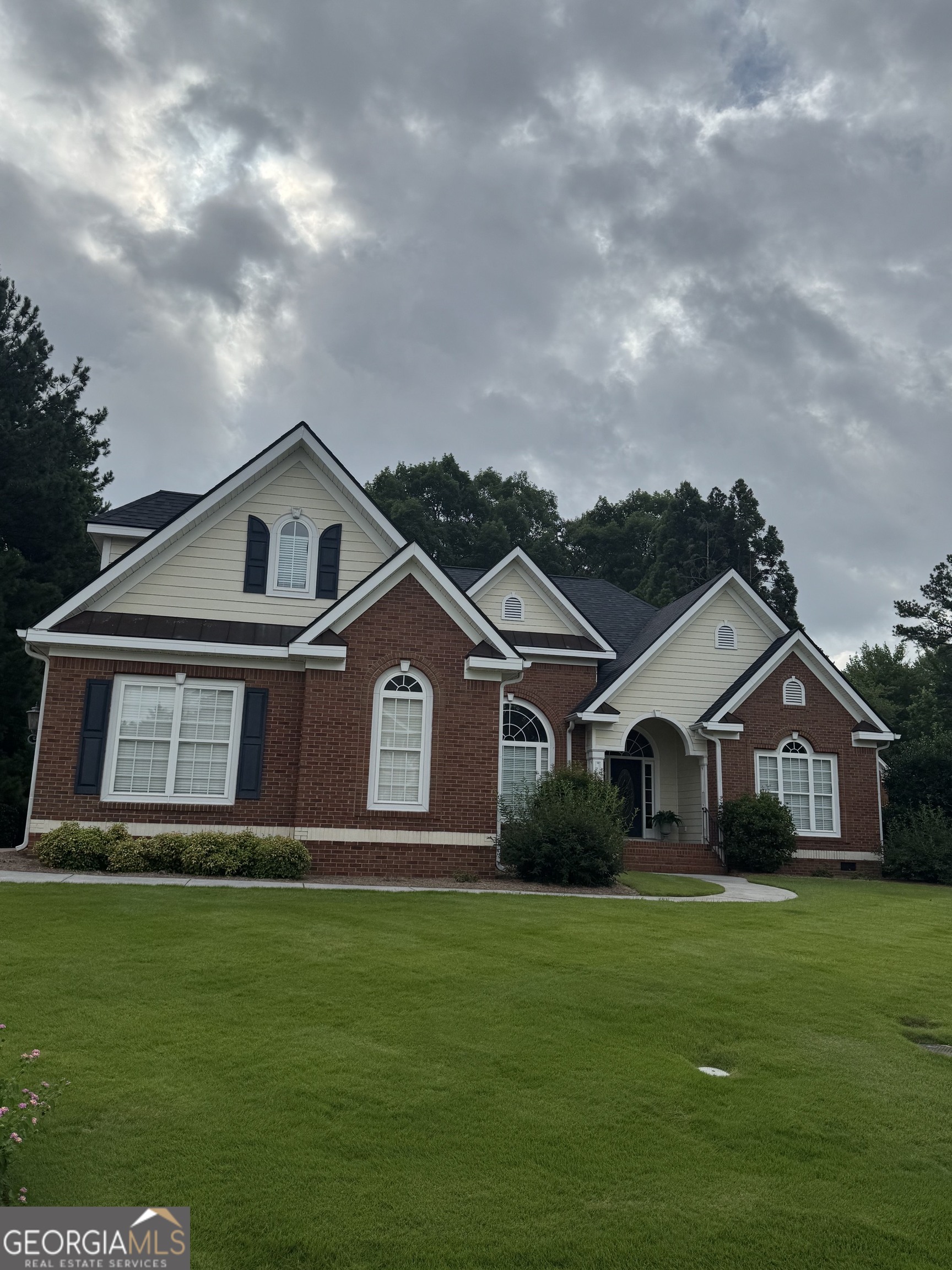 23 Stonebrook Drive Rome, GA 30165 - Photo 1 of 1 a front view of a house with a garden