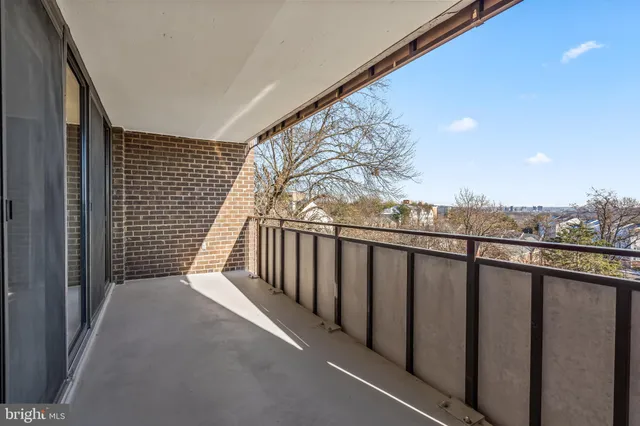 $249,900 | 250 South Reynolds Street, Unit 411, Alexandria, VA 22304