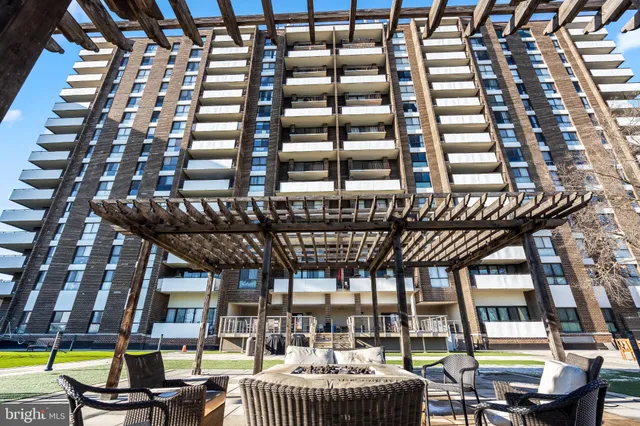 $249,900 | 250 South Reynolds Street, Unit 411, Alexandria, VA 22304