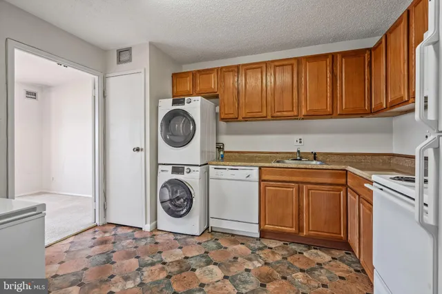 $249,900 | 250 South Reynolds Street, Unit 411, Alexandria, VA 22304