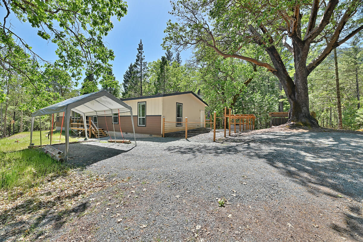 646 Winona Road Grants Pass, OR 97526 - Photo 27 of 40 DSC_9966