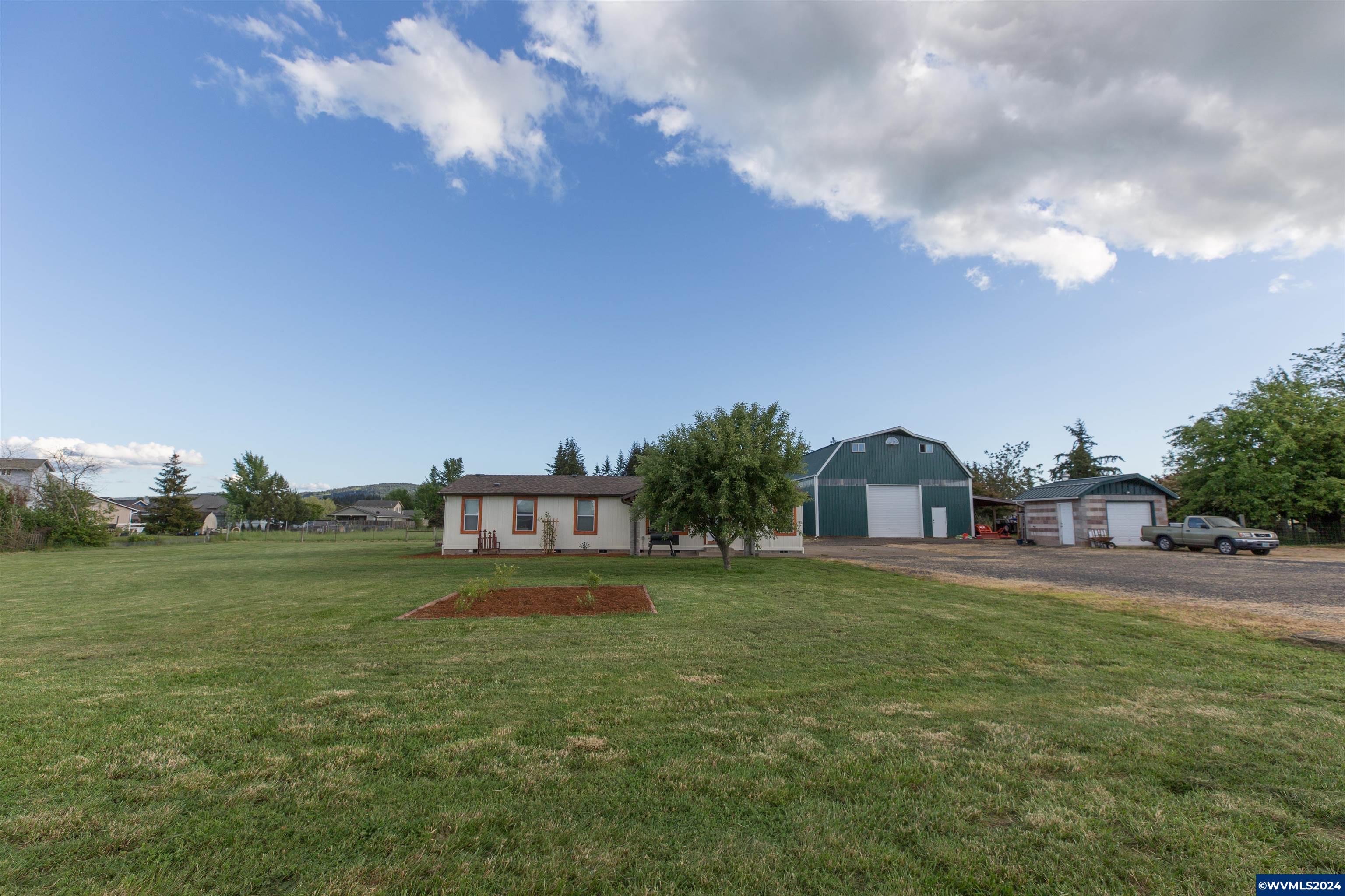 2835 Stoltz Hill Road Lebanon, OR 97355 - Photo 4 of 42 Gallery Image 4