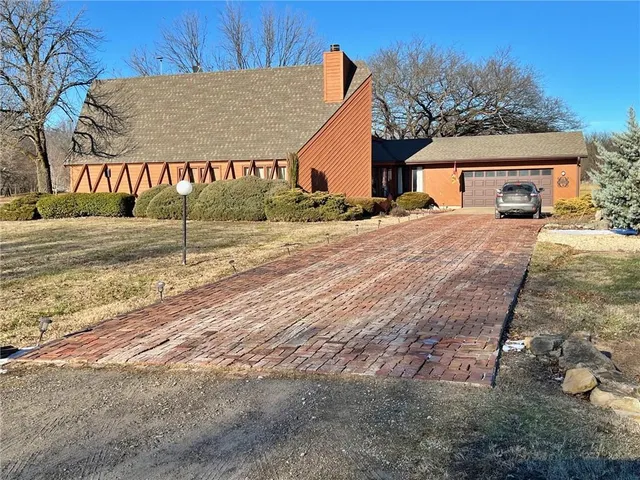 $320,000 | 106 Brookview Road, Pittsburg, KS 66762