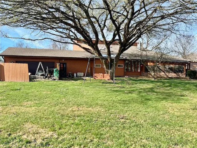 $320,000 | 106 Brookview Road, Pittsburg, KS 66762