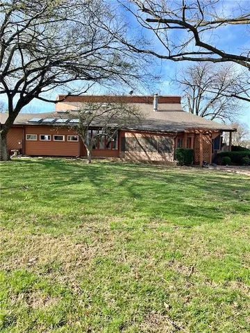 $320,000 | 106 Brookview Road, Pittsburg, KS 66762