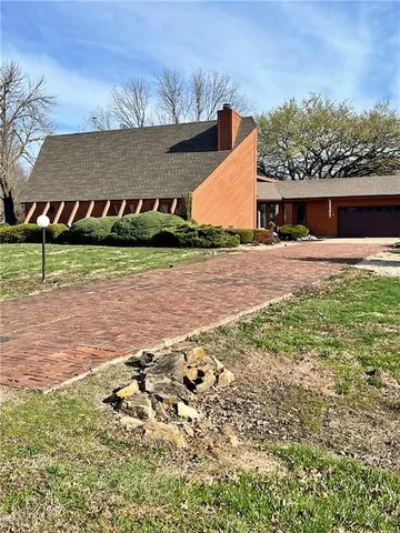 $320,000 | 106 Brookview Road, Pittsburg, KS 66762