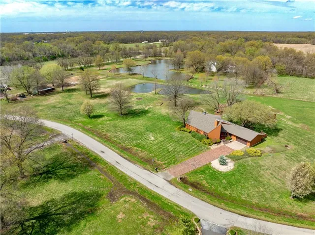 $320,000 | 106 Brookview Road, Pittsburg, KS 66762