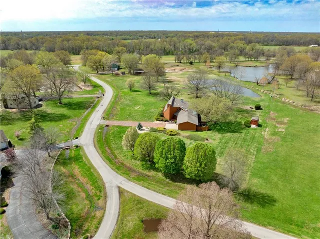 $320,000 | 106 Brookview Road, Pittsburg, KS 66762