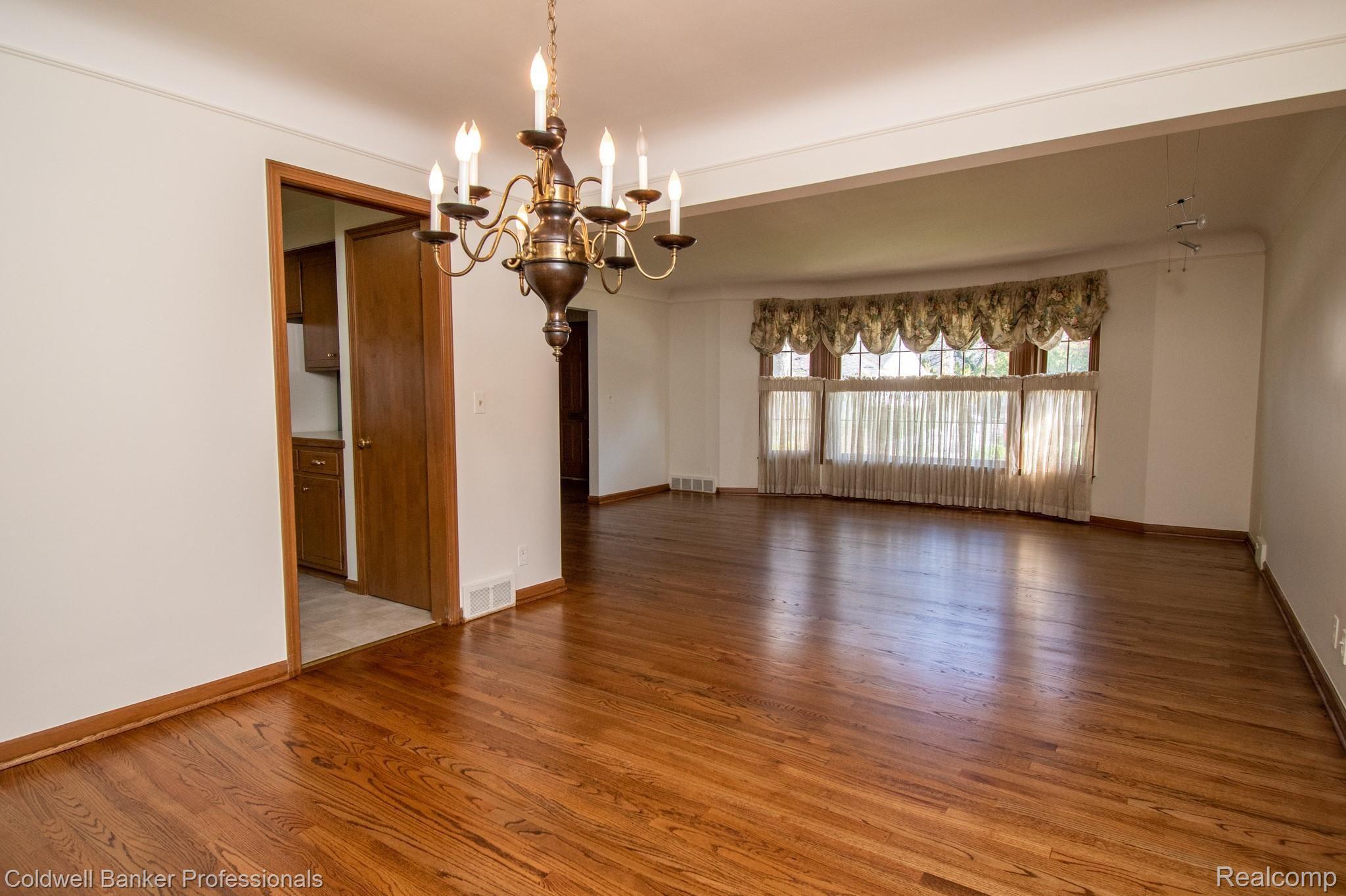 65 South Duval Road Grosse Pointe, MI 48236 - Photo 9 of 40 20200511-DSC_6107.jpg