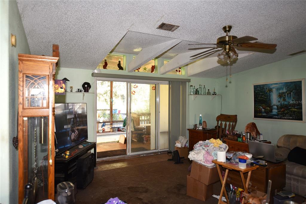 11542 Sumner Road Wimauma, FL 33598 - Photo 18 of 65 a living room with furniture chess floor and a ceiling fan
