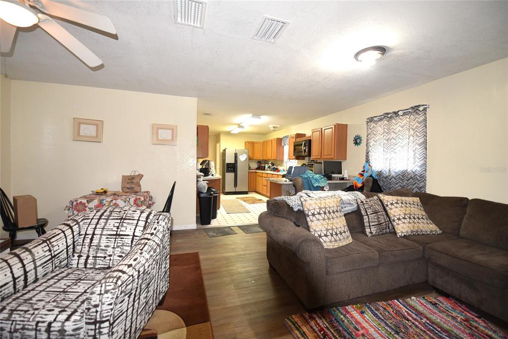 11542 Sumner Road Wimauma, FL 33598 - Photo 26 of 65 a living room with furniture