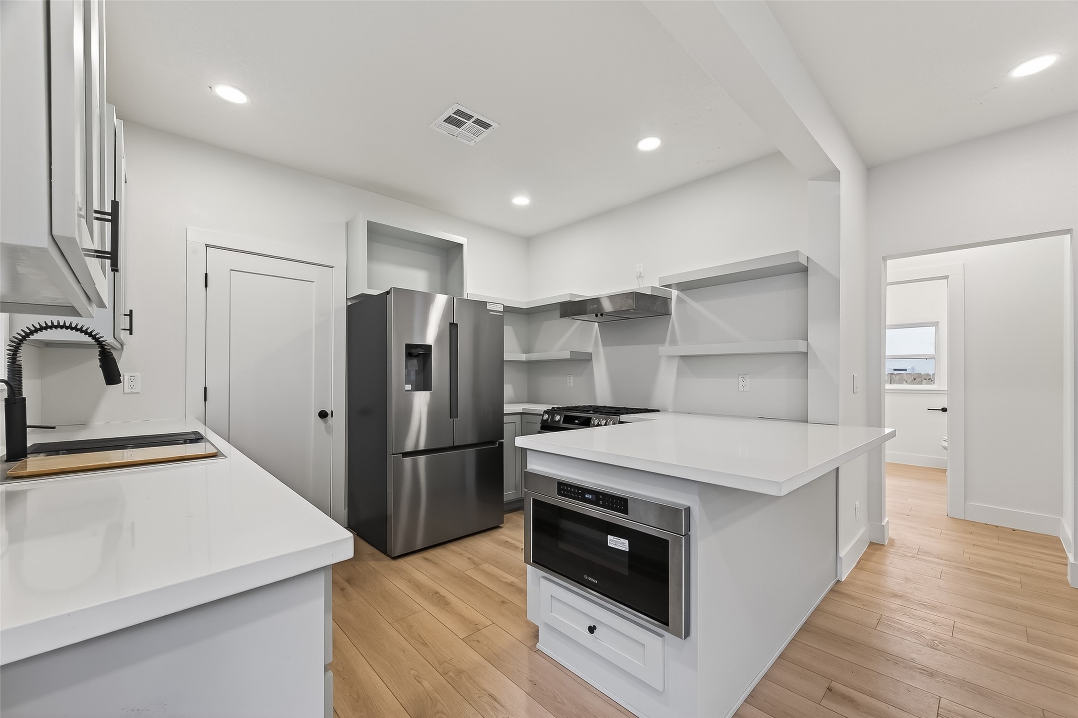 4413 Roseland Street Houston, TX 77006 - Photo 14 of 29