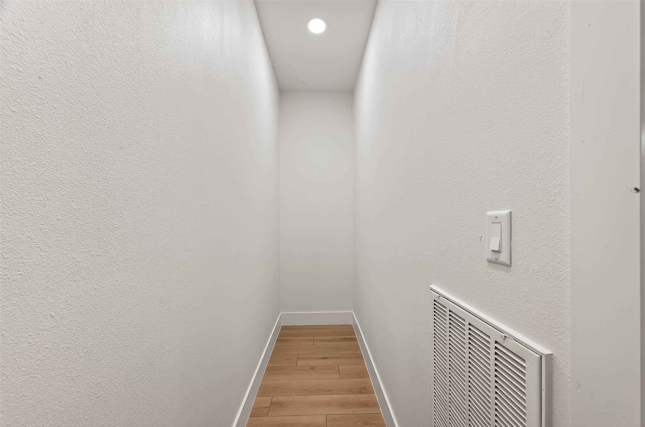 4413 Roseland Street Houston, TX 77006 - Photo 17 of 29