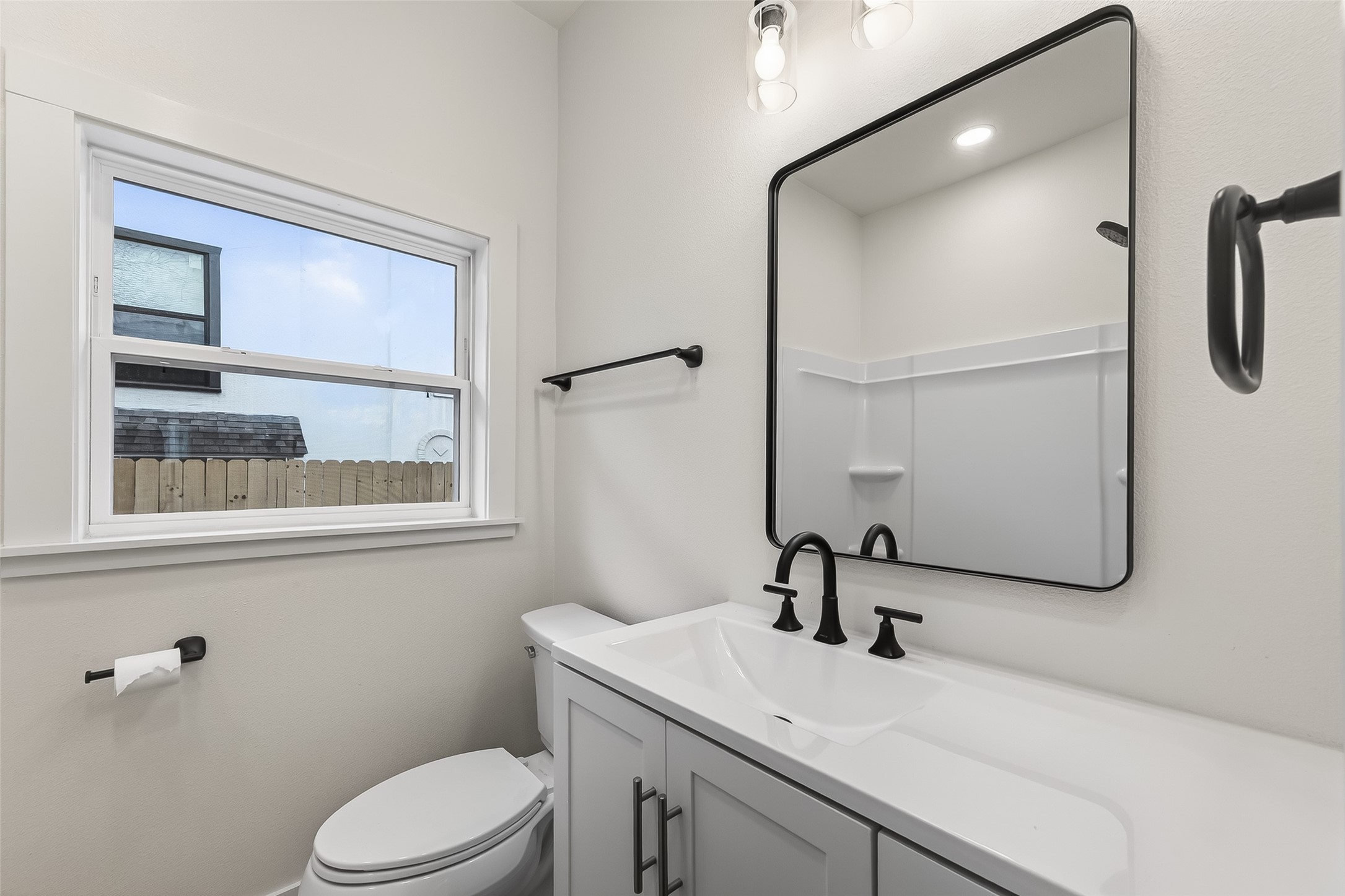 4413 Roseland Street Houston, TX 77006 - Photo 18 of 29