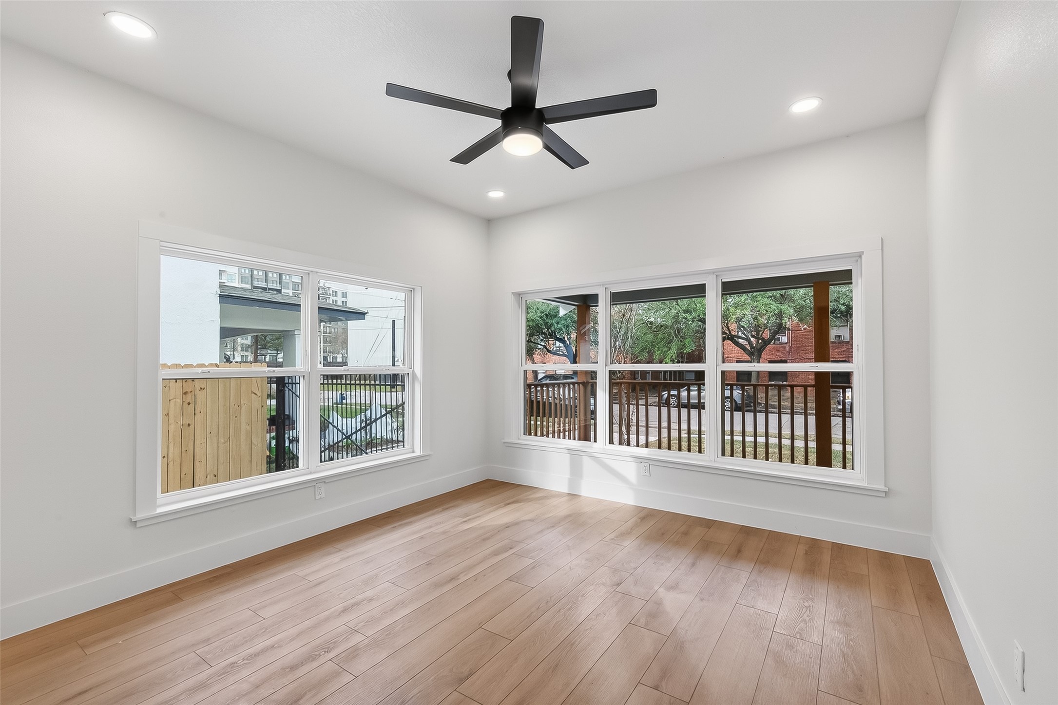 4413 Roseland Street Houston, TX 77006 - Photo 19 of 29