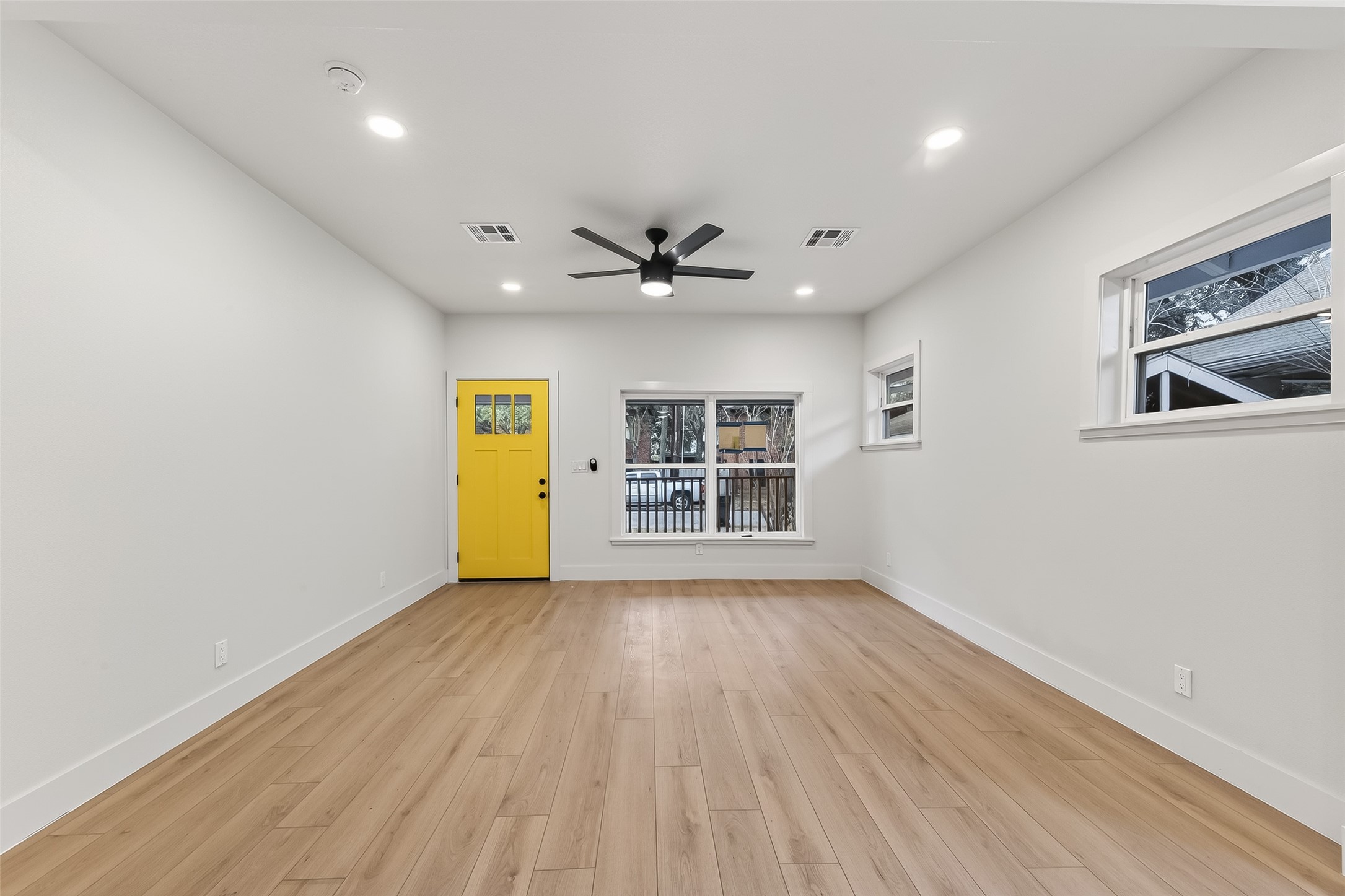 4413 Roseland Street Houston, TX 77006 - Photo 7 of 29