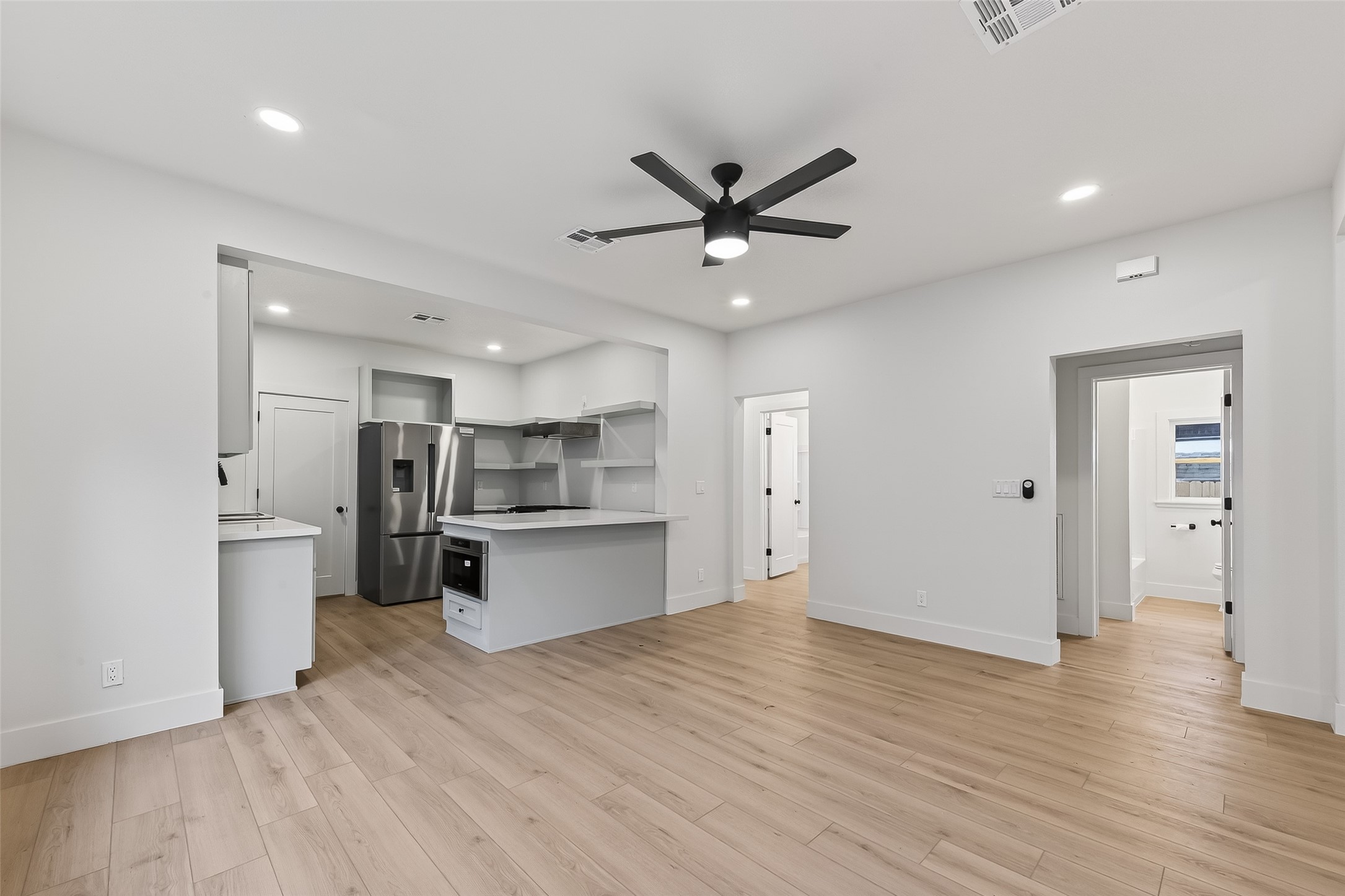 4413 Roseland Street Houston, TX 77006 - Photo 8 of 29