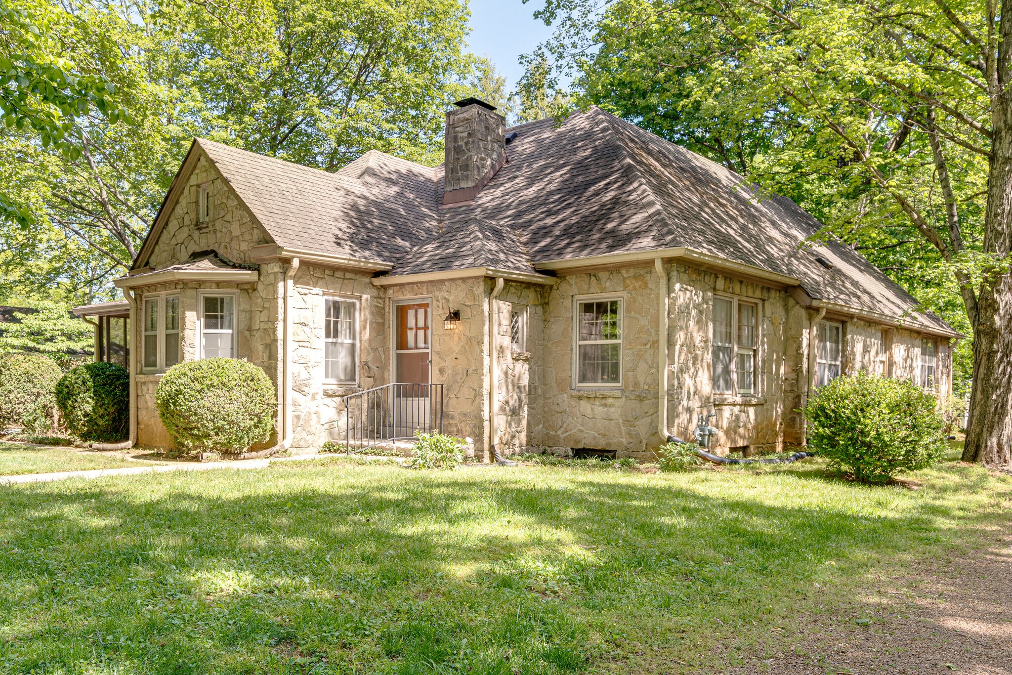 106 Winslow Road Franklin, TN 37064 - Photo 2 of 37 a front view of house with yard and green space