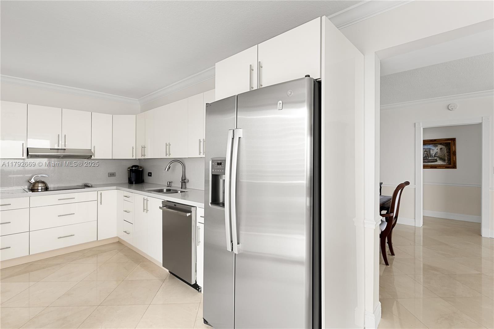 8855 Collins Avenue, Unit 8J Surfside, FL 33154 - Photo 14 of 52