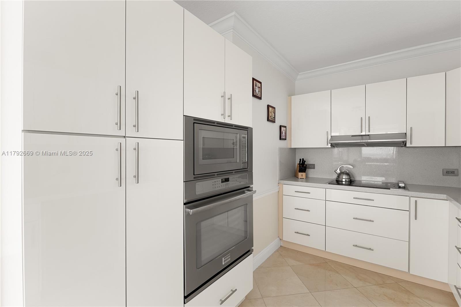 8855 Collins Avenue, Unit 8J Surfside, FL 33154 - Photo 15 of 52