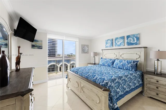 $1,825,000 | 8855 Collins Avenue, Unit 8J, Surfside, FL 33154