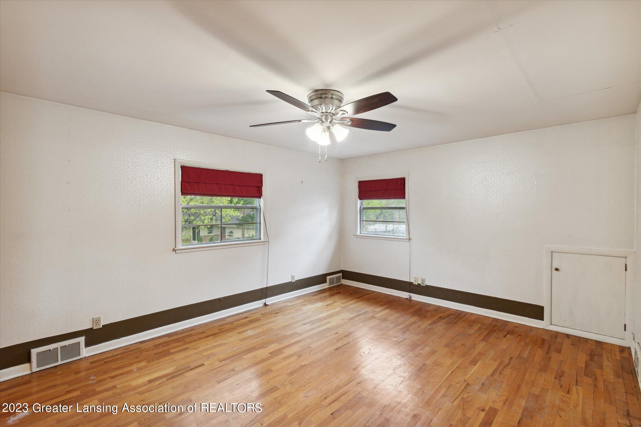 1710 Nottingham Road Lansing, MI 48911 - Photo 30 of 50 33-1710-Nottingham-Rd-Lansing-MI-48911-W