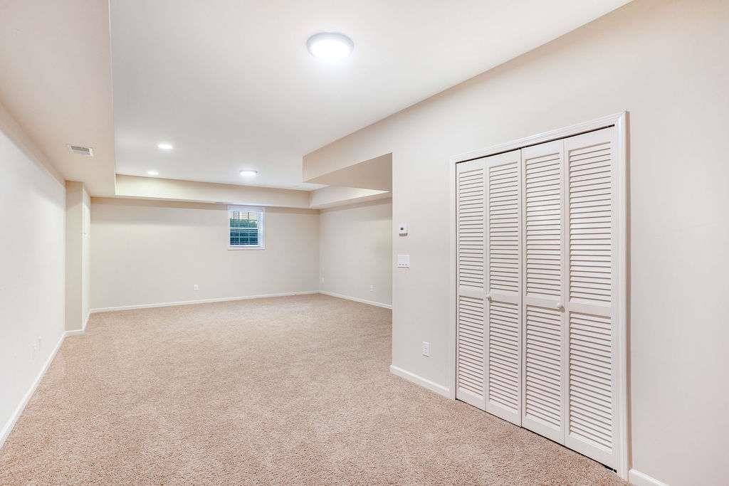 6463 Century Park Place Southeast Mableton, GA 30126 - Photo 35 of 42 an empty room with windows