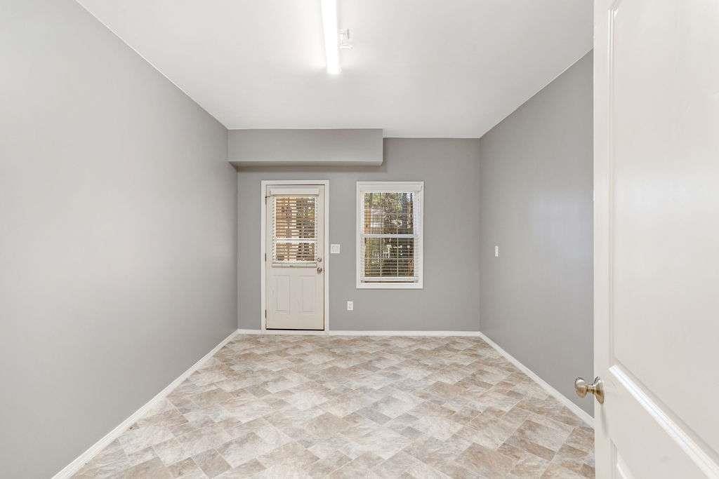 6463 Century Park Place Southeast Mableton, GA 30126 - Photo 36 of 42 an empty room with a window