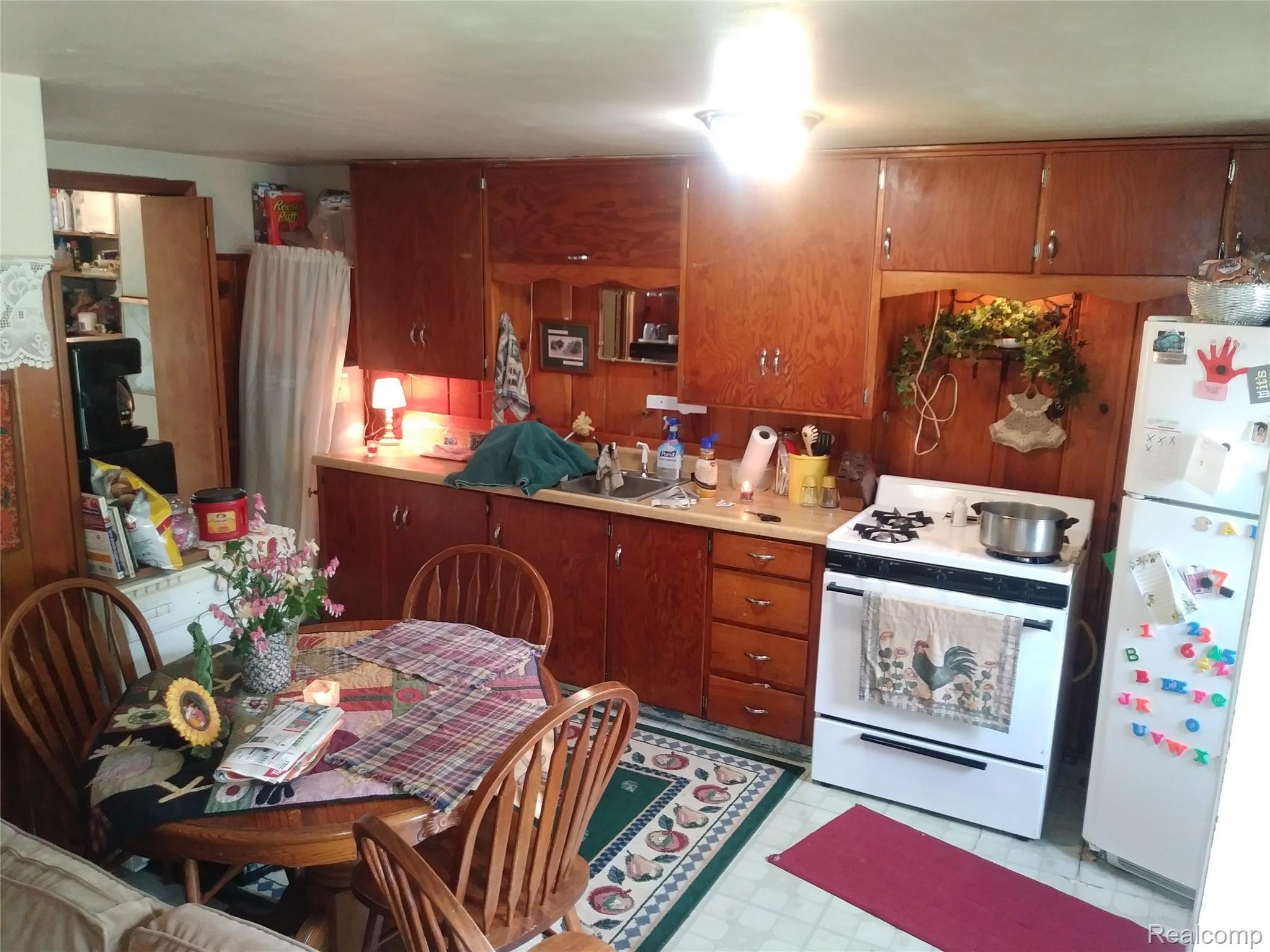 4206 Risedorph Street Burton, MI 48509 - Photo 3 of 18 20190531_134316.jpg