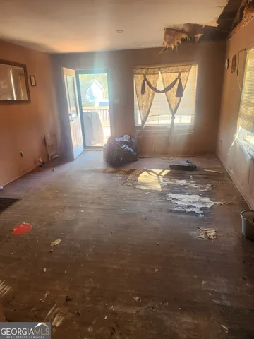 a view of empty room with window