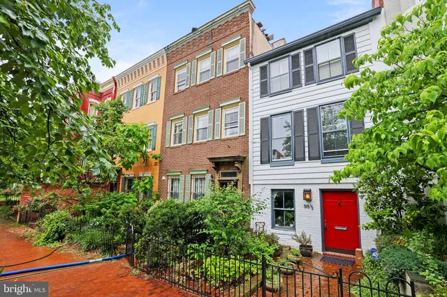 $4,200 | 517 6th Street Southeast, Unit 2, Washington, DC 20003