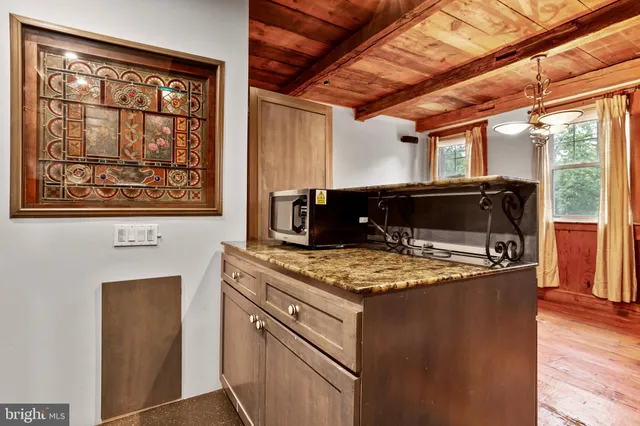 $4,200 | 517 6th Street Southeast, Unit 2, Washington, DC 20003