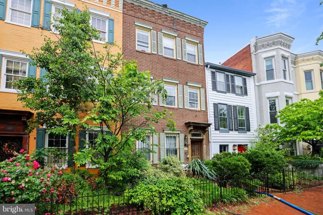 $4,200 | 517 6th Street Southeast, Unit 2, Washington, DC 20003