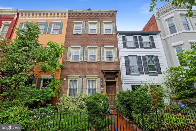 $4,200 | 517 6th Street Southeast, Unit 2, Washington, DC 20003