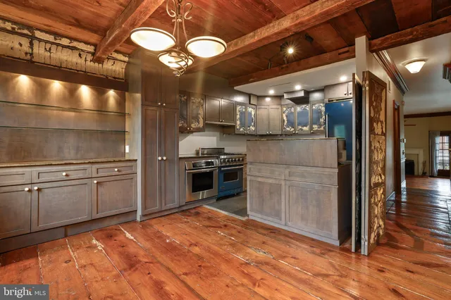 $4,200 | 517 6th Street Southeast, Unit 2, Washington, DC 20003