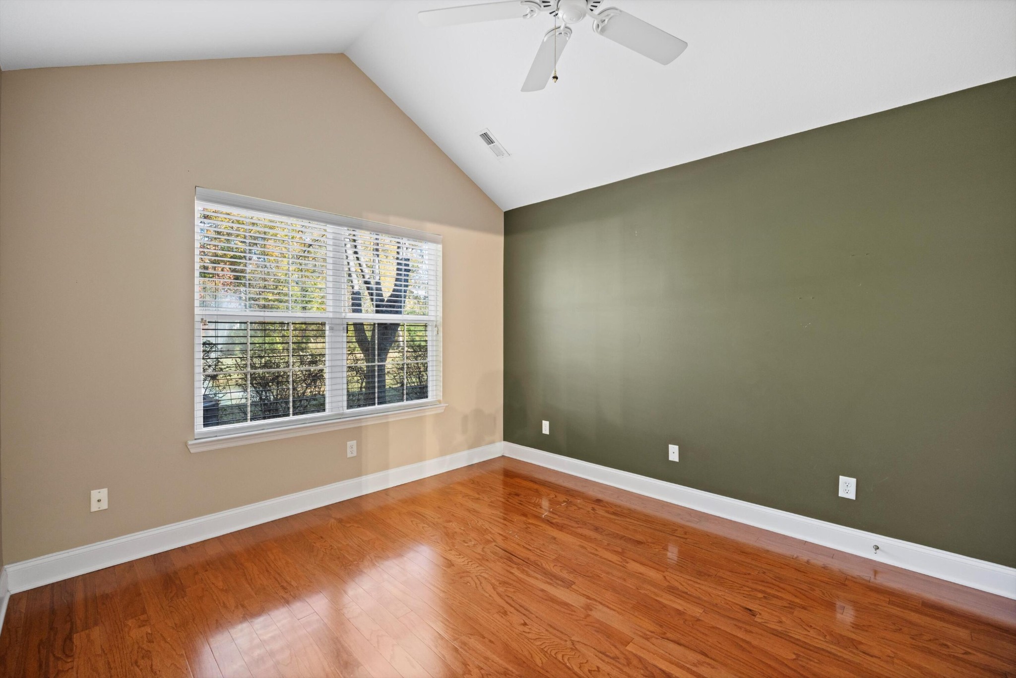 2457 Baskette Way Chattanooga, TN 37421 - Photo 21 of 24 an empty room with a window