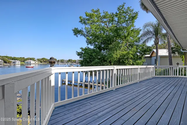 a view of empty room with floor to ceiling window