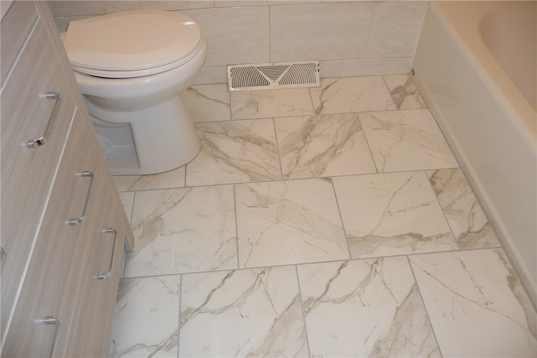 37 Overhill Road Warren, RI 02885 - Photo 11 of 23