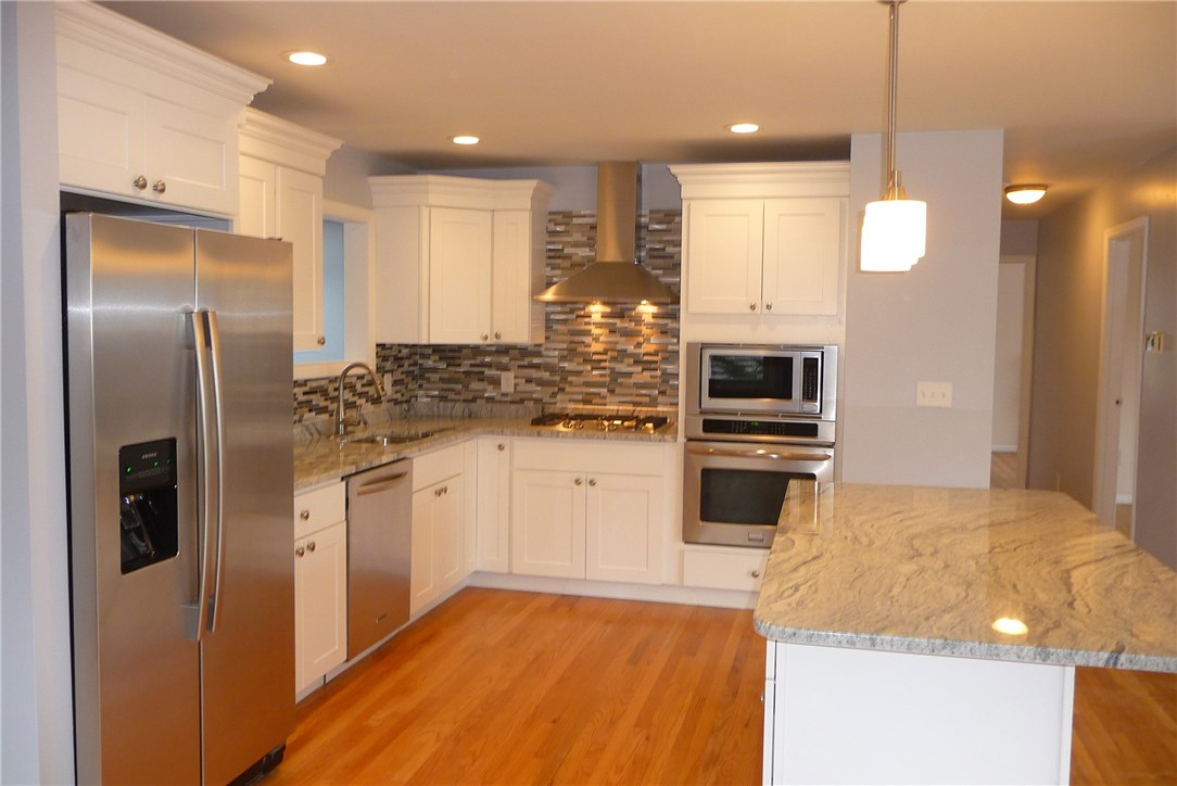 37 Overhill Road Warren, RI 02885 - Photo 3 of 23